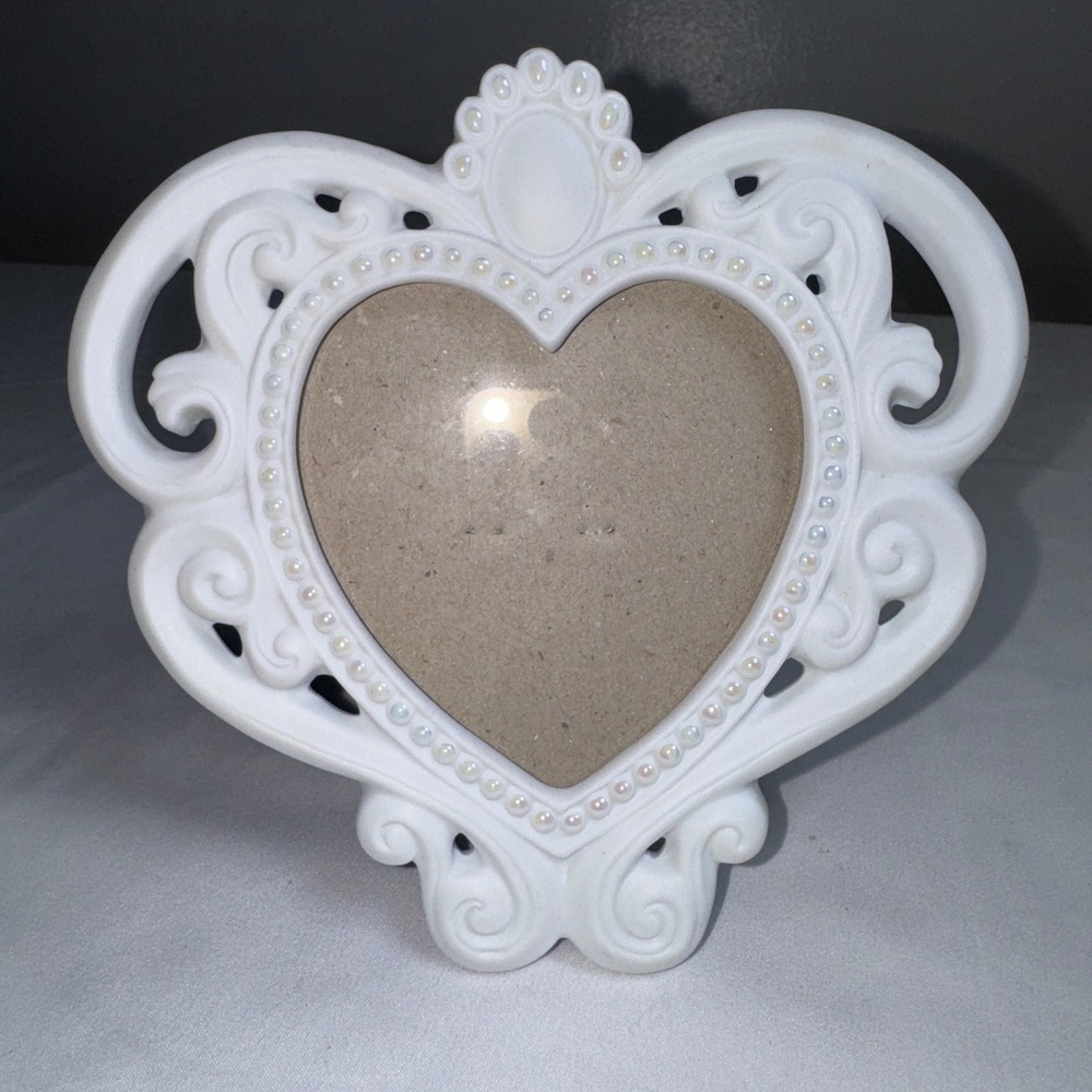 Amscan Elegance White Heart Picture Frame Ceramic Faux Pearl Scroll 441048